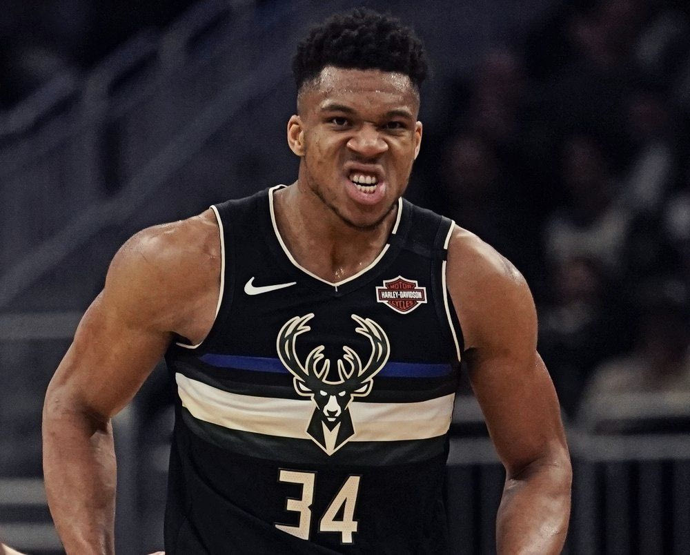 Ο Αντετοκούνμπο έκανε τον GM τη βραδιά της trade deadline και απέρριψε τον Χάρντεν