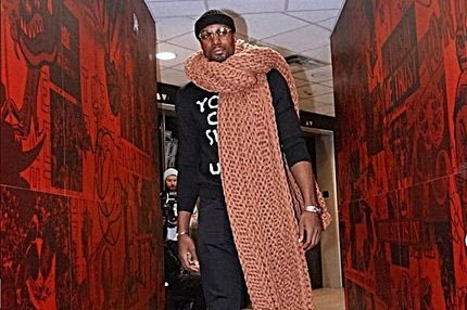 Τα κασκόλ του Σερζ Ιμπάκα μπορούν να ζεστάνουν ένα ολόκληρο χωριό