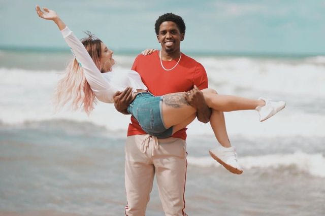 H instagram blogger Μπερίλ ΜακΚίσικ έχει ήδη προβάρει τα ερυθρόλευκα