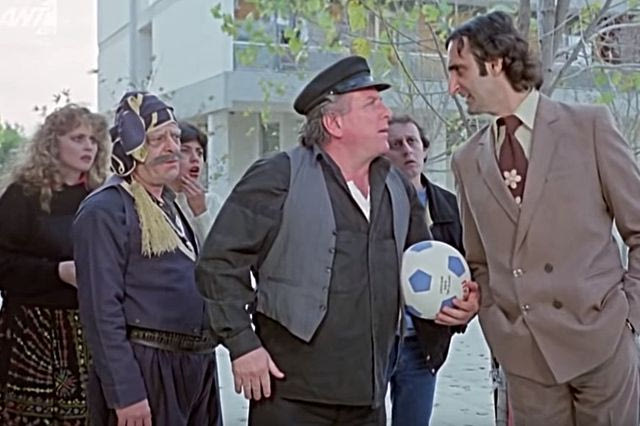 Ο Κώστας Βουτσάς έβαλε γκολ στον σουρεαλισμό