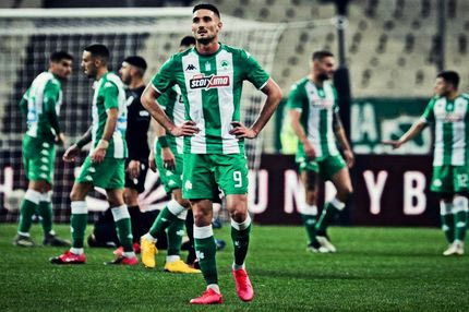 Ο Παναθηναικός ‘ράβει’ παράσημα στο γήπεδο και τα ‘ξηλώνει’ απ’ έξω