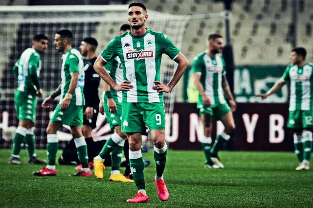 Ο Παναθηναικός ‘ράβει’ παράσημα στο γήπεδο και τα ‘ξηλώνει’ απ’ έξω