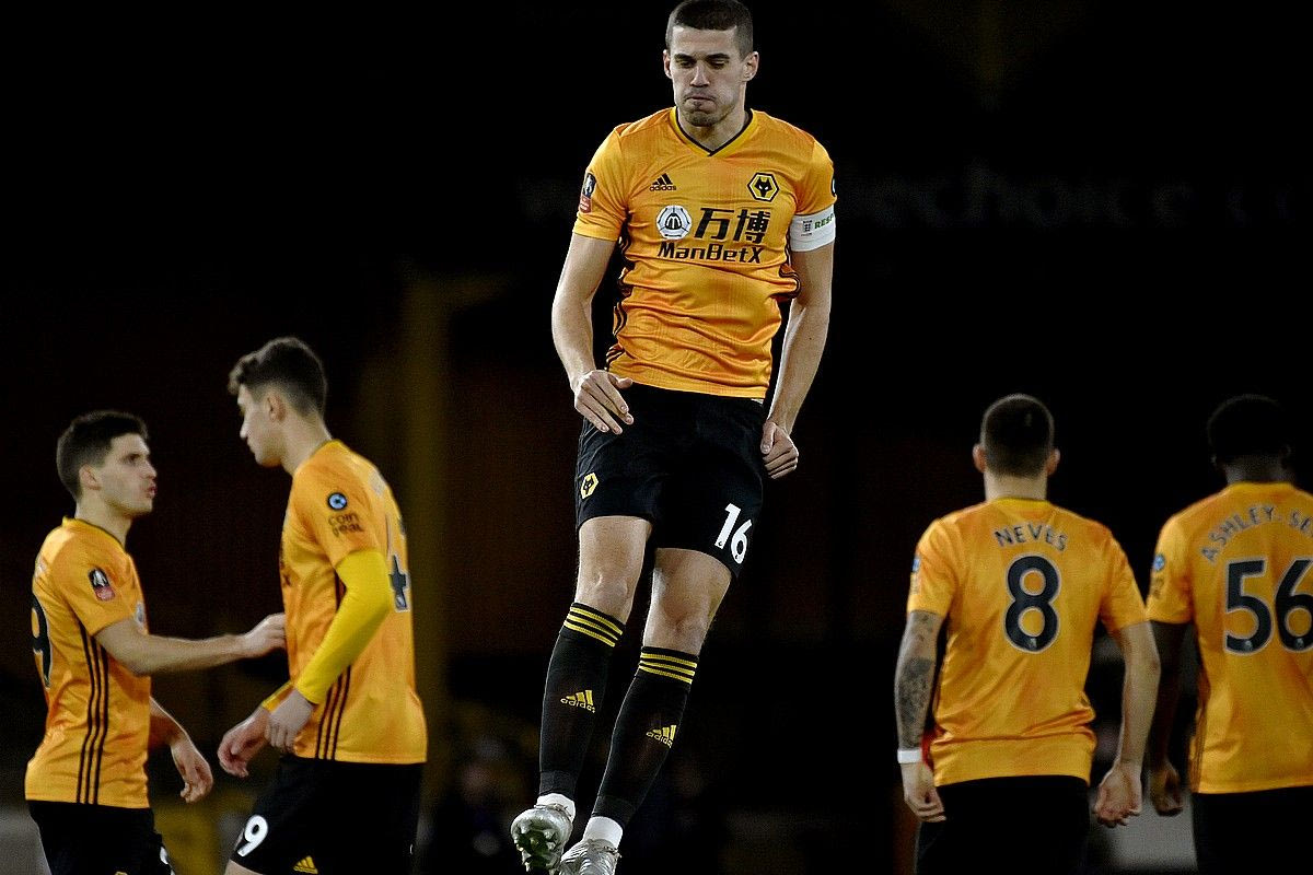 Γιατί η Γουλβς έβγαλε τον λύκο από το σήμα της πριν από τον Ολυμπιακό