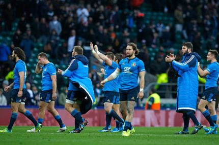 Ο διεθνής Ιταλός σταρ που καταπίνει χιλιόμετρα ως οδηγός ασθενοφόρου