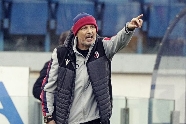 Ο Σίνισα Μιχάιλοβιτς εκδιώχθηκε -καθυστερημένα- από την Μπολόνια για να ζήσει