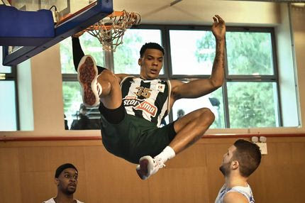 Ο Πιτίνο κοιτάζει κι αυτός την Παρασκευή και 13