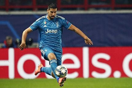 Ο Σάμι Κεντίρα γιόρτασε με τον κλωνοποιημένο εαυτό του, εν μέσω κορονοϊού