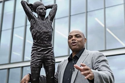 Το βράδυ που ο Μπάρκλεϊ πέταξε μέσα σε τζαμαρία έναν 20χρονο