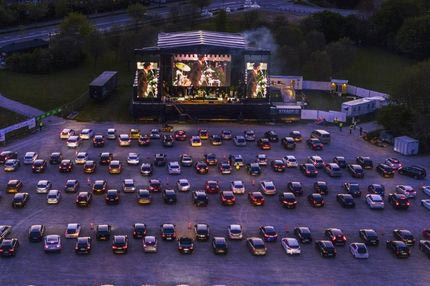 Το ποδόσφαιρο σε οθόνη drive in είναι προ των πυλών