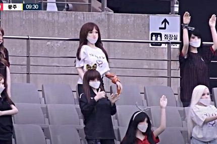 Η ομάδα που έβαλε sex toys στις εξέδρες πήρε αυτό που ήθελε