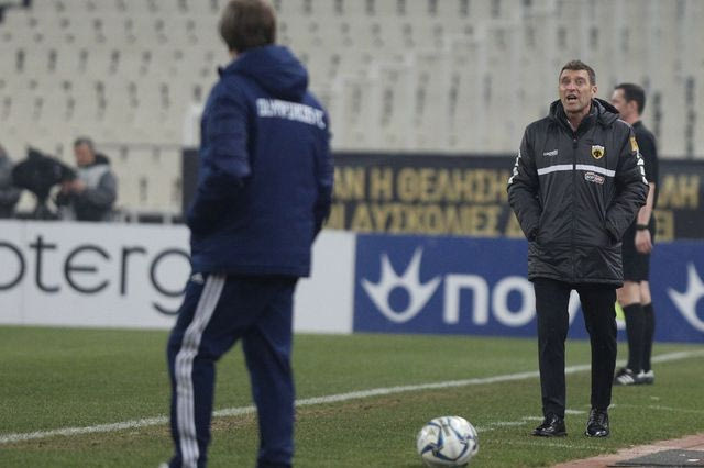 ΑΕΚ-Ολυμπιακός: Η αμοιβαία εκτίμηση των πάγκων οδηγεί την μάχη στο χορτάρι