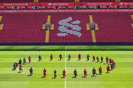 Δολοφονία Φλόιντ: Η φωτογραφία από το Άνφιλντ που θέλει ν’ αλλάξει τον κόσμο