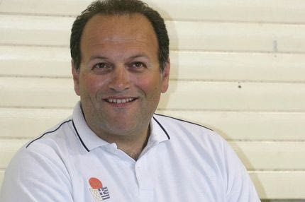 Μάνος Μανουσέλης: Ένας Έλληνας κόουτς μόνος στην τρέλα της Κίνας