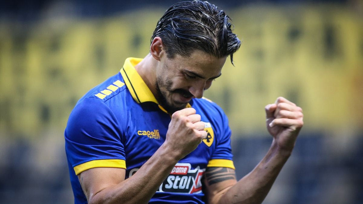 Το μεγαλύτερο καλό του Σιμάνσκι στην ΑΕΚ είναι ο Σιμόες