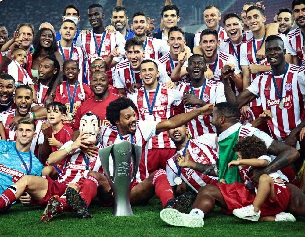 Οι 20 ξεχωριστές φωτογραφίες από την απονομή και τη φιέστα του Ολυμπιακού