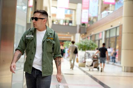 Μάκης Παπασημακόπουλος: Γράφει για το αναπάντεχο στέκι που τον κάνει να το ζει ως άλλος Μπάτμαν