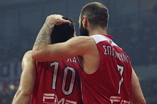 Ο Σλούκας επιστρέφει στον Ολυμπιακό για να βρει τον ήρωά του Σπανούλη