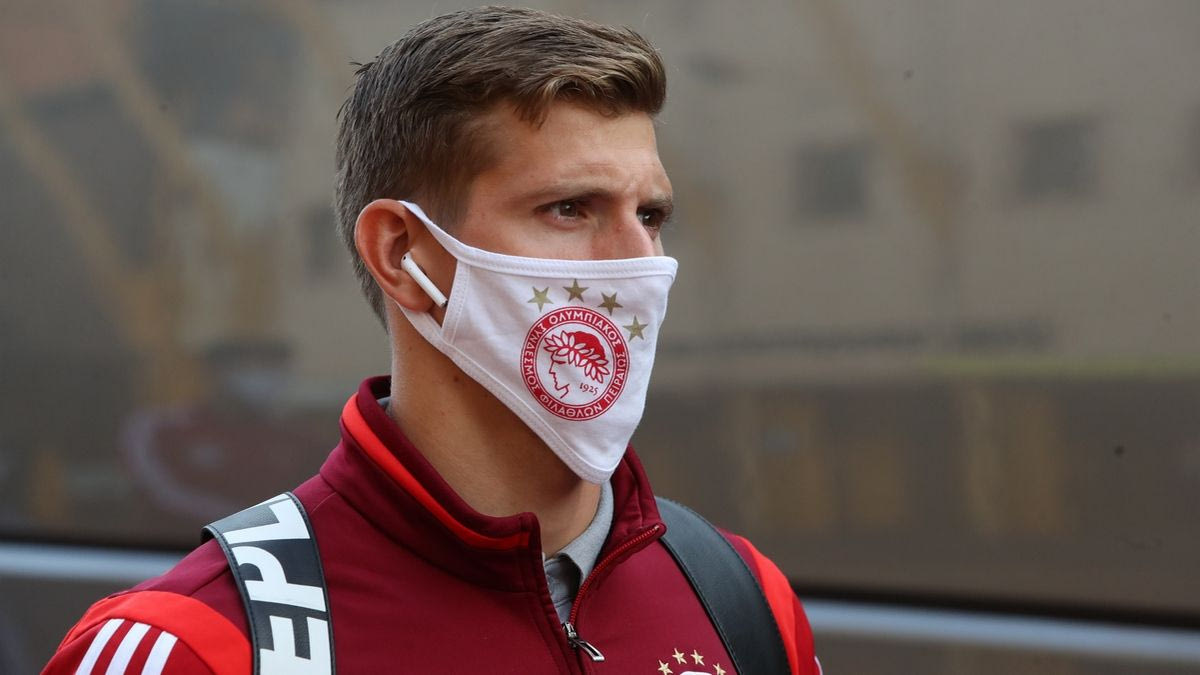 Γουλβς-Ολυμπιακός: Οι μασκοφόροι ‘ερυθρόλευκοι’ στο ‘Molineux’