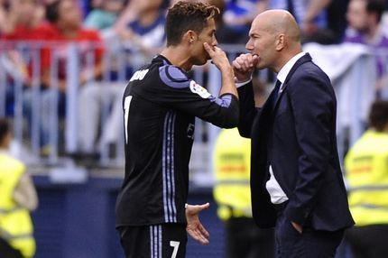 Η θεωρία της σκουληκότρυπας που φέρνει ξανά μαζί Ρονάλντο και Ζιντάν