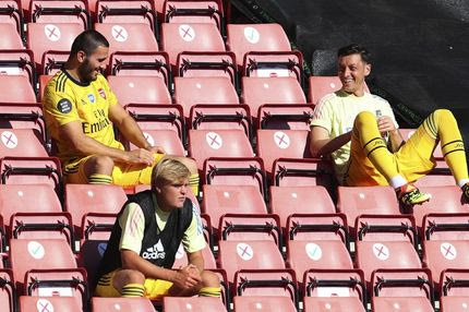 O Εζίλ εκδικείται την Άρσεναλ για τους 55 απολυμένους υπαλλήλους