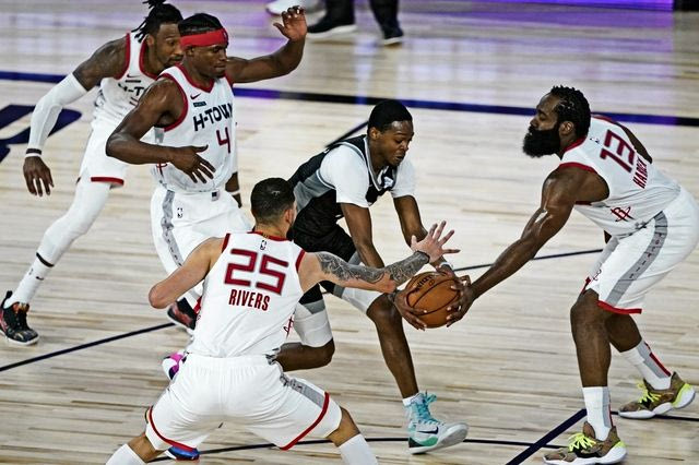 Ο Όστιν Ρίβερς δεν νοιάζεται για τις ύβρεις των άσχετων