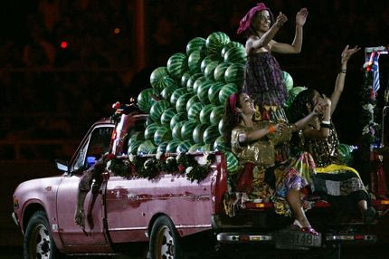 Αθήνα 2004: Έλα πάρε-πάρε! Καρπούζια, καψούρα και ψυχρολουσία στην τελετή λήξης