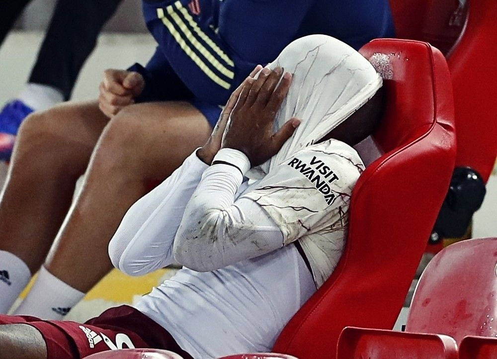 Ουκ Λακαζέτ σοφού: Έως και ο ρέφερι του Λίβερπουλ-Άρσεναλ ‘αγανάκτησε’ στο χαμένο τετ α τετ