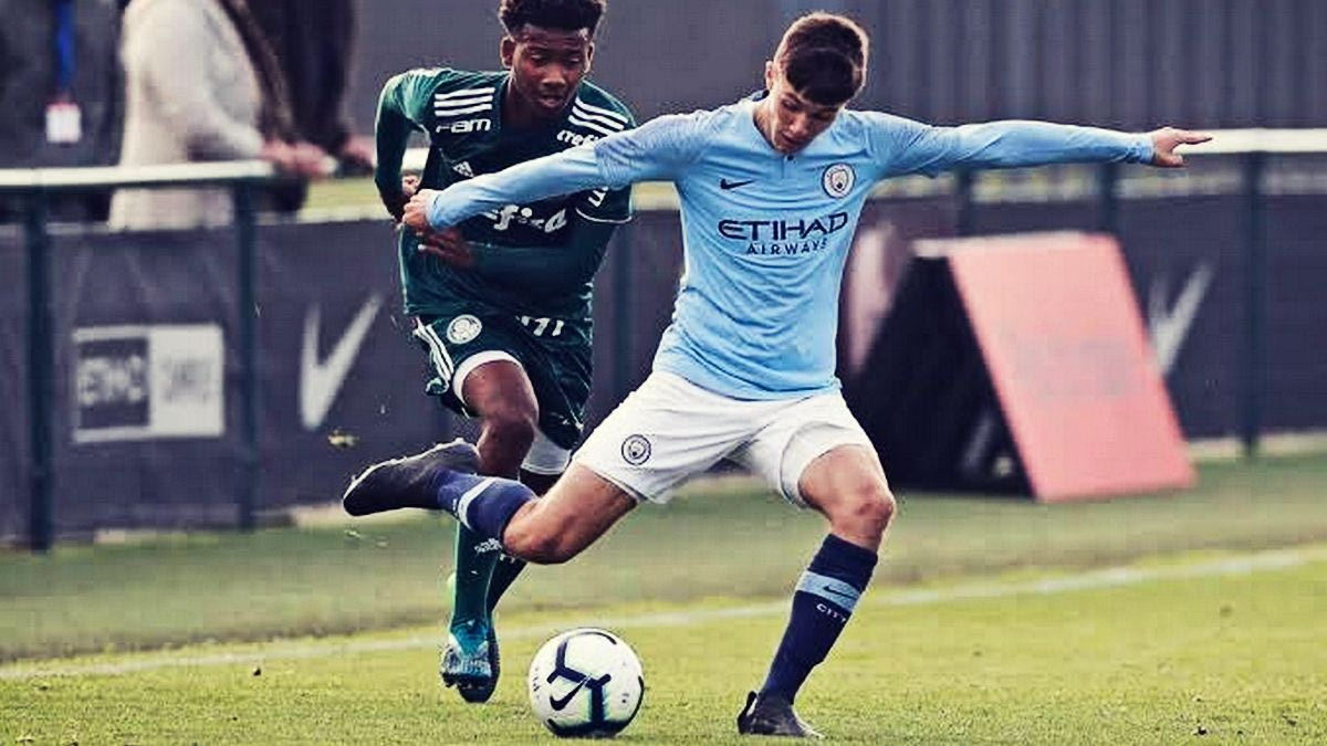 Η Μάντσεστερ Γιουνάιτεντ αρπάζει τον 17χρονο φορ των +600 γκολ από τη Σίτι