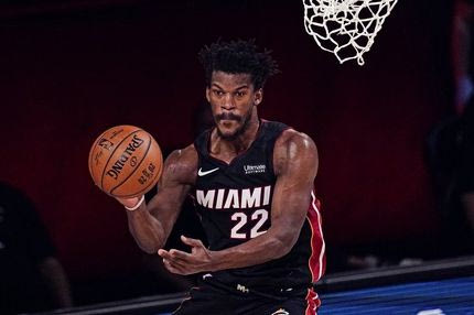 Ο Μπάτλερ έγινε blackjack για να ‘κάψει’ το χαρτί των Λέικερς