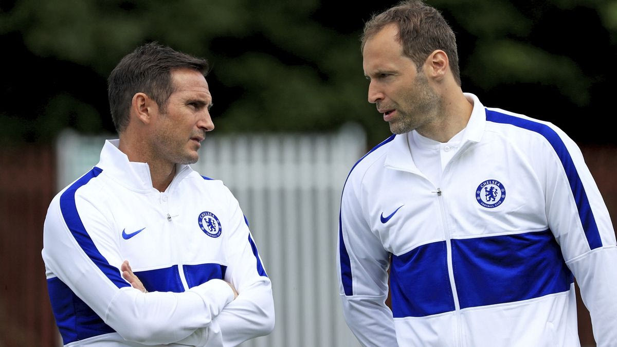 Οι οπαδοί της Τσέλσι θέλουν βασικό τον τεχνικό διευθυντή Τσεχ