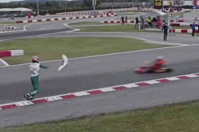 Ένας ιπτάμενος προφυλακτήρας προκάλεσε ξύλο αλύπητο στα karts