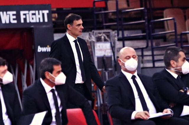 Ολυμπιακός-Μπασκόνια: Ο Μπαρτζώκας δεν άντεχε να βλέπει