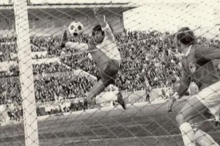 Η γκολάρα Δεληκάρη κόντρα σε Γερμανία, ο Καραμανλής κι η πρώτη πορεία για το Πολυτεχνείο