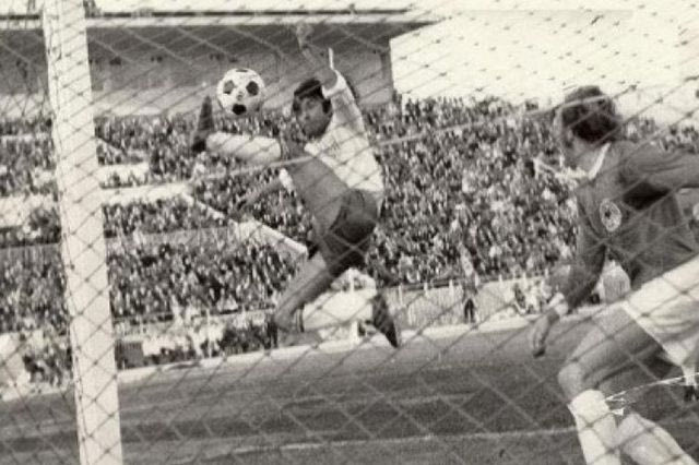 Η γκολάρα Δεληκάρη κόντρα σε Γερμανία, ο Καραμανλής κι η πρώτη πορεία για το Πολυτεχνείο