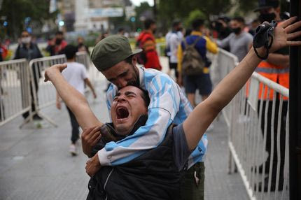 Πώς βιώνει η Αργεντινή τον θάνατο του Μαραντόνα