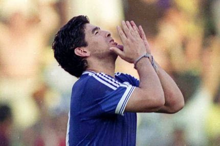 8 υπέροχα σκίτσα για τον Μαραντόνα στους ουρανούς