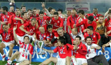 Με τη φανέλα και τη μαγκιά του