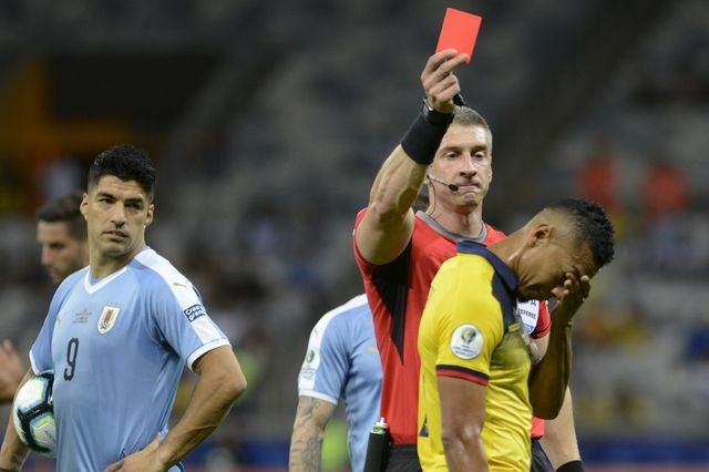 Ο ‘body builder’ διαιτητής που κανείς δεν τολμά να αμφισβητήσει