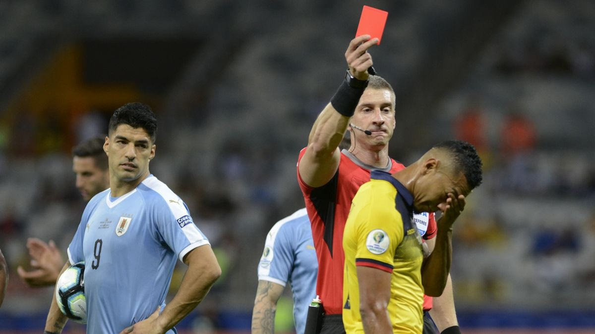 Ο ‘body builder’ διαιτητής που κανείς δεν τολμά να αμφισβητήσει