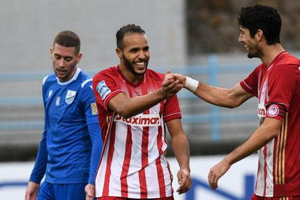 Λαμία-Ολυμπιακός: Η νερόμπομπα του Μπουχαλάκη μούσκεψε το μήνυμα στην ΑΕΚ