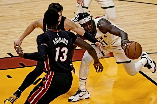 H άχαρη στιγμή που οι Μπακς έγιναν Ρόκετς