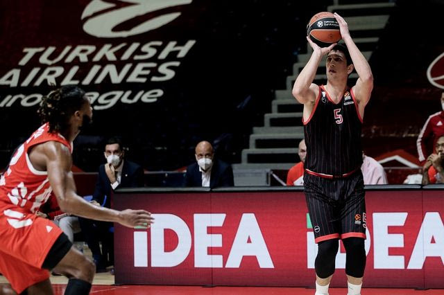 Ερ.Αστέρας-Ολυμπιακός: Ο Λαρεντζάκης δεν δείλιασε να κλέψει τη δόξα Σπανούλη-Πρίντεζη