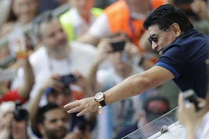 Ο Ντιέγκο Μαραντόνα είναι πια μόνο λεφτά για τους ‘δικούς’ του ανθρώπους