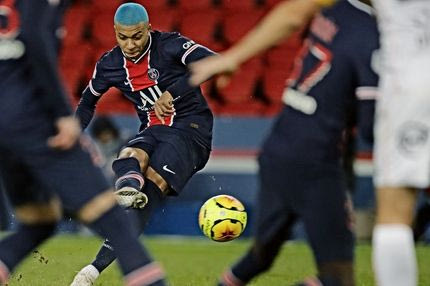 Ο Κιλιάν ΕμΜπαπέ έβαψε τα μαλλιά του μπλε και όχι επειδή ίσως πάει στη Ρεάλ