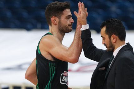 Παναθηναϊκός-Άλμπα: Είχε Πάπες και παπαδοπαίδια