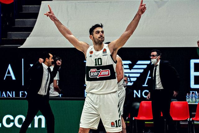 Μιλάνο-Παναθηναϊκός: Βάζει και ο Παπαπέτρου μεγάλα σουτ