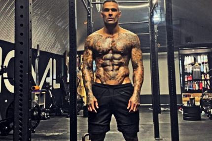 Ο πιο γυμνασμένος ποδοσφαιριστής του κόσμου παίζει στην 9η κατηγορία της Αγγλίας