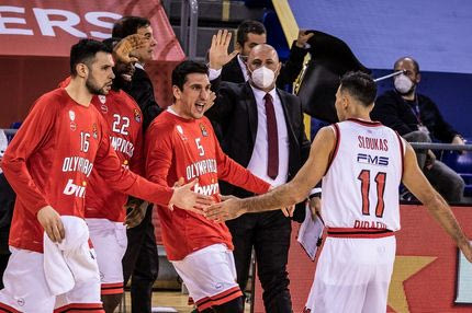 Ο ηγέτης Σλούκας, ο ‘κλέφτης’ Χάρισον και η απόλαυση του Ολυμπιακού στη Βαρκελώνη