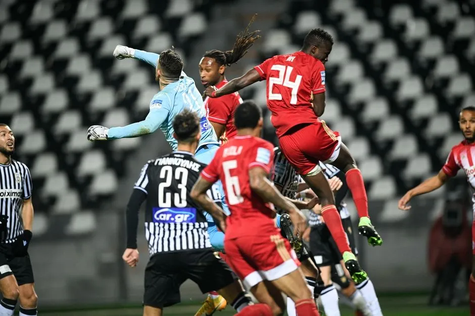 Η Super League και η Premier League συνεχίζονται με ντέρμπι