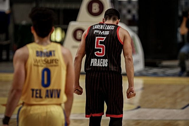 Μακάμπι-Ολυμπιακός: Ο Λαρεντζάκης έμαθε να κρίνει αγώνες